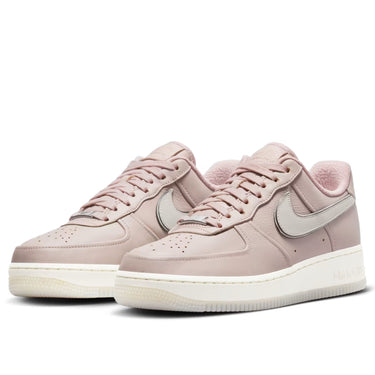 TENIS NIKE AIR FORCE 1 LOW SE PLATINO NKGRY01313