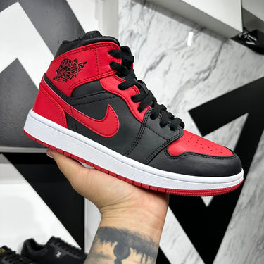 TENIS AIR JORDAN 1 MID "BANNED 2020" JDNRED00003