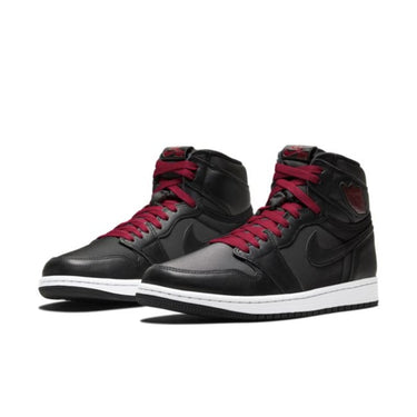 TENIS AIR JORDAN 1 RETRO ALTO NEGRO SATINADO GIMNASIO ROJO JDNBLK00190